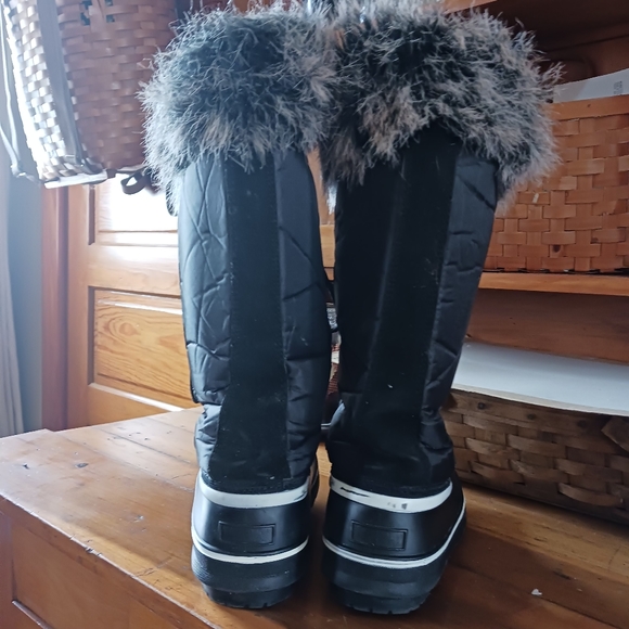 Sorel Snow/Rain Boots - Picture 7 of 9